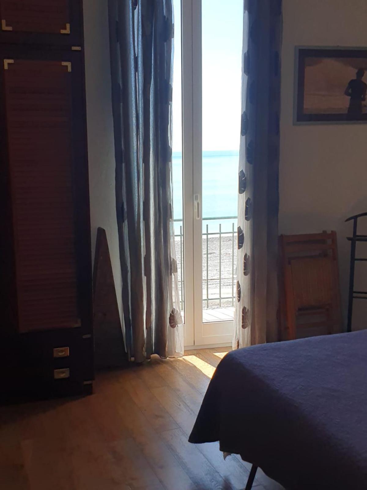 La Casa Di Marco Apartment เวนติมิญา ภายนอก รูปภาพ